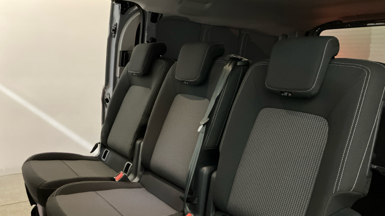 Volkswagen Transporter T32 Lwb Electric 160kW 65kWh Commerce Pro Kombi Van Auto